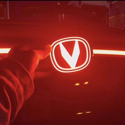 Migliora l'esterno della tua auto con la lampada luminosa della Chang'an Univ