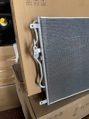 8105100XKQ00A Condensatore di aria condizionata per auto per il sistema HAVAL F7 della Grande Muraglia